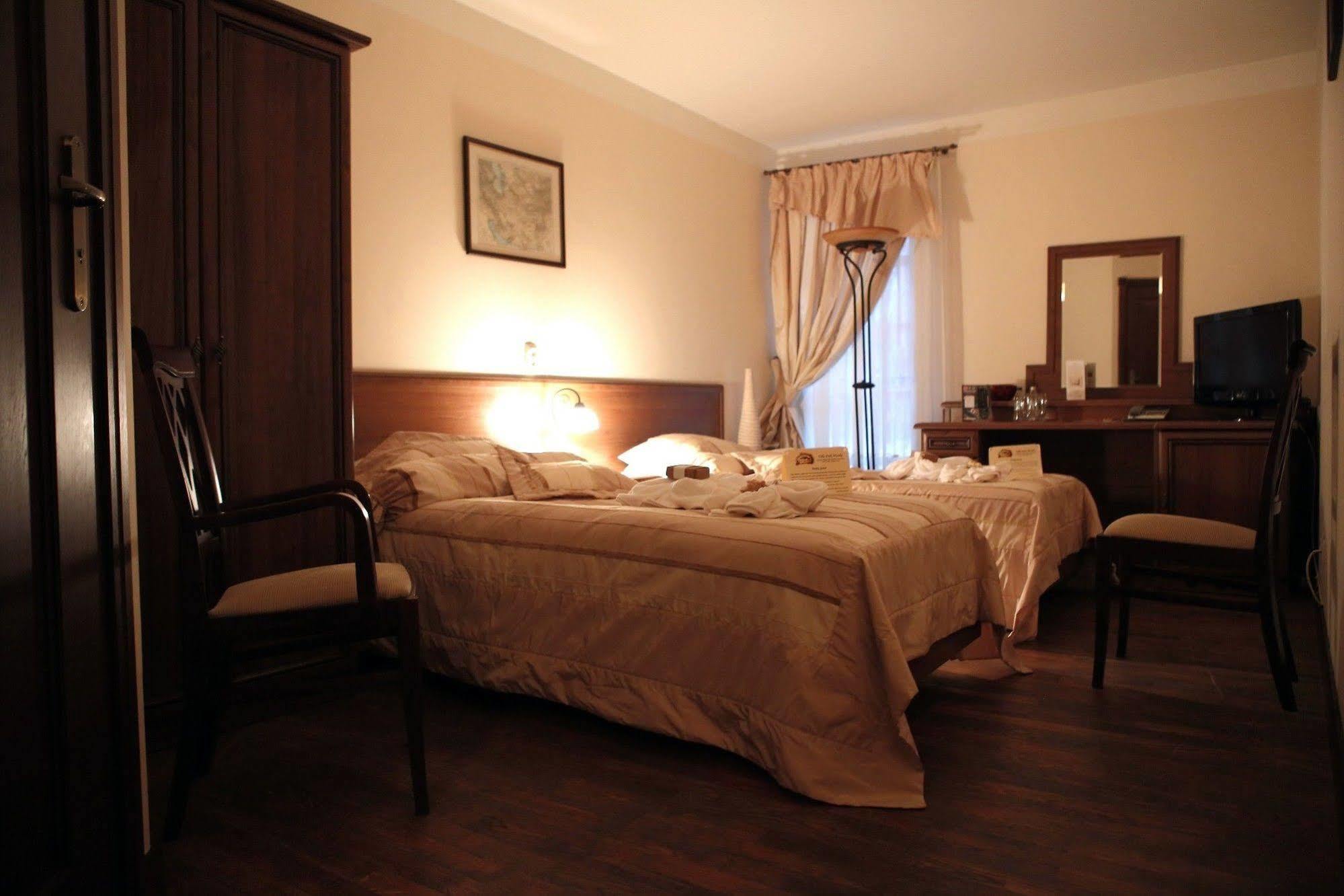Villa Toscana Warszawa Esterno foto